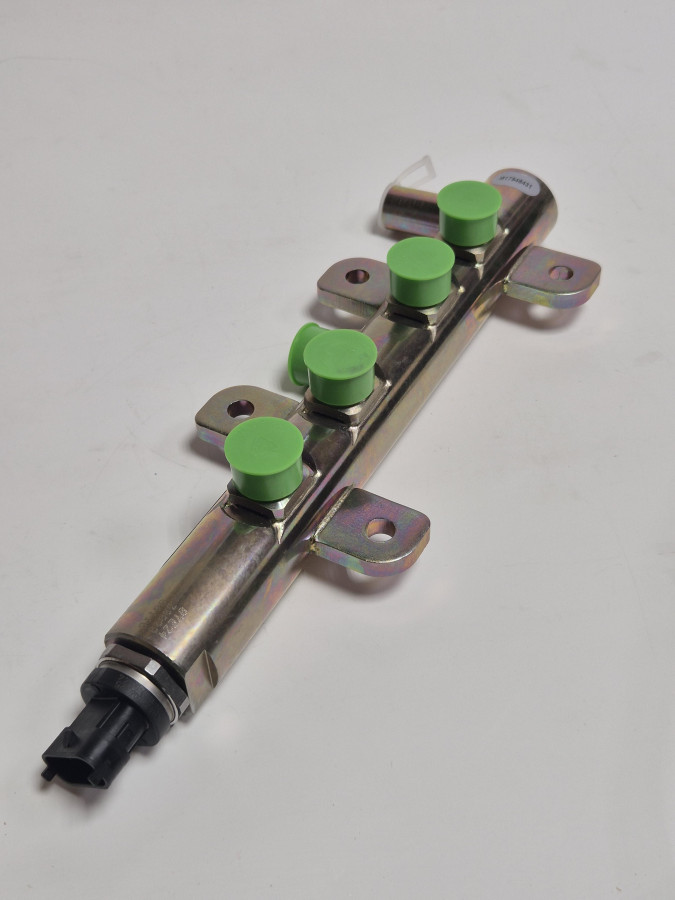 Рампа топливная 4ISBe185 0445224025 O+