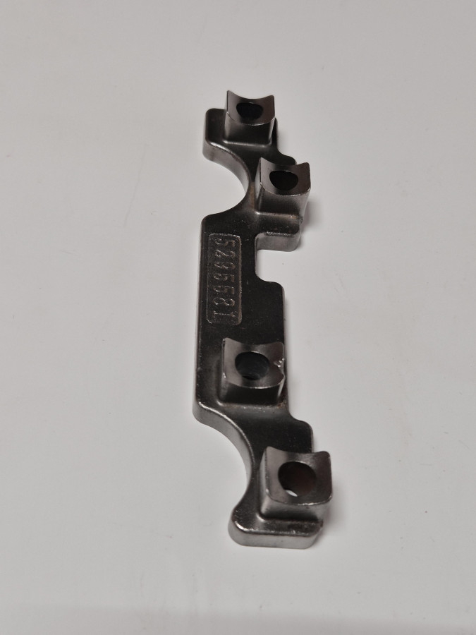 Кронштейн оси коромысел ISF2.8 (один на 2 оси) 5295581 C+