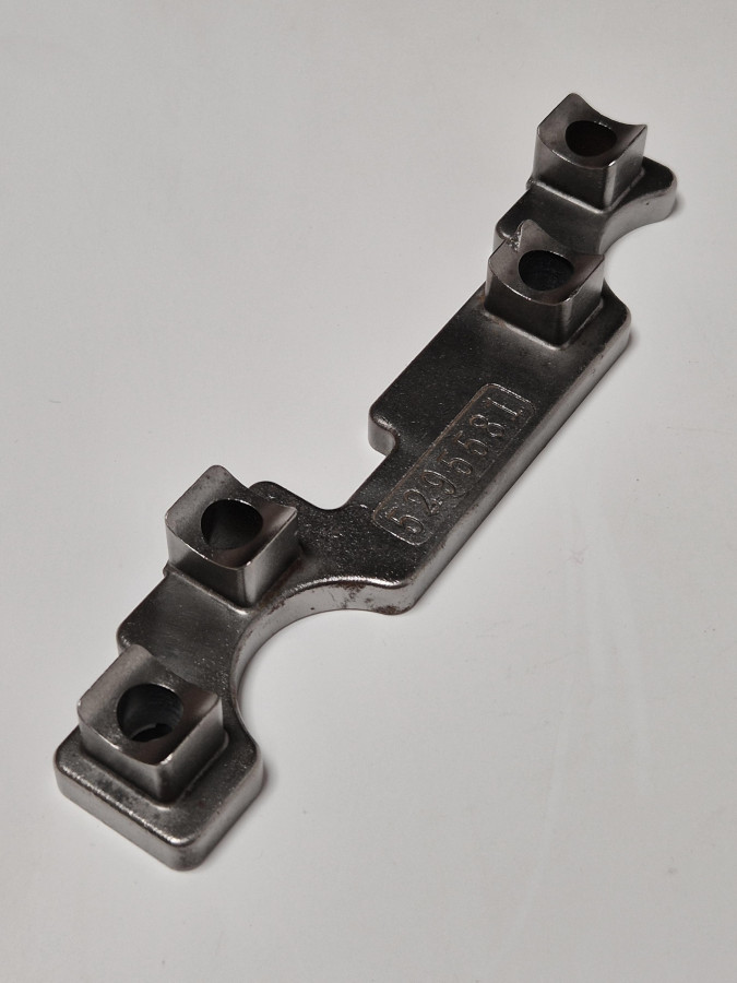 Кронштейн оси коромысел ISF2.8 (один на 2 оси) 5295581 C+