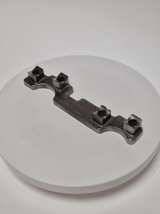 Кронштейн оси коромысел ISF2.8 (один на 2 оси) 5295581 C+