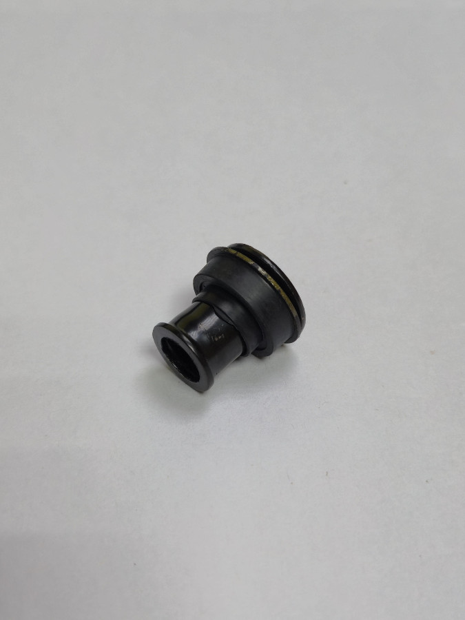 Изолятор крышки клапанов ISLe C+