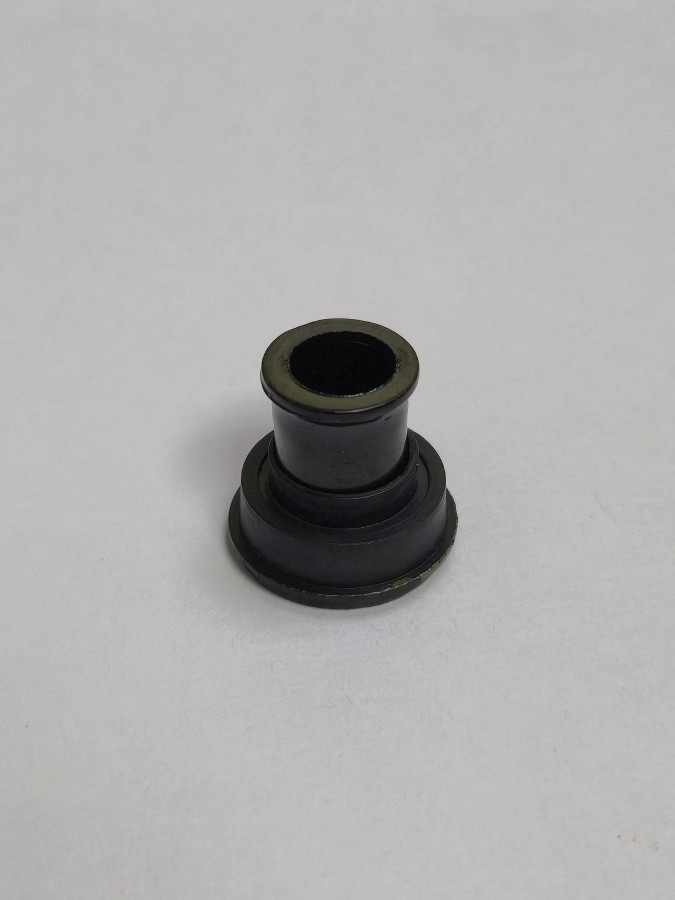 Изолятор крышки клапанов ISLe C+