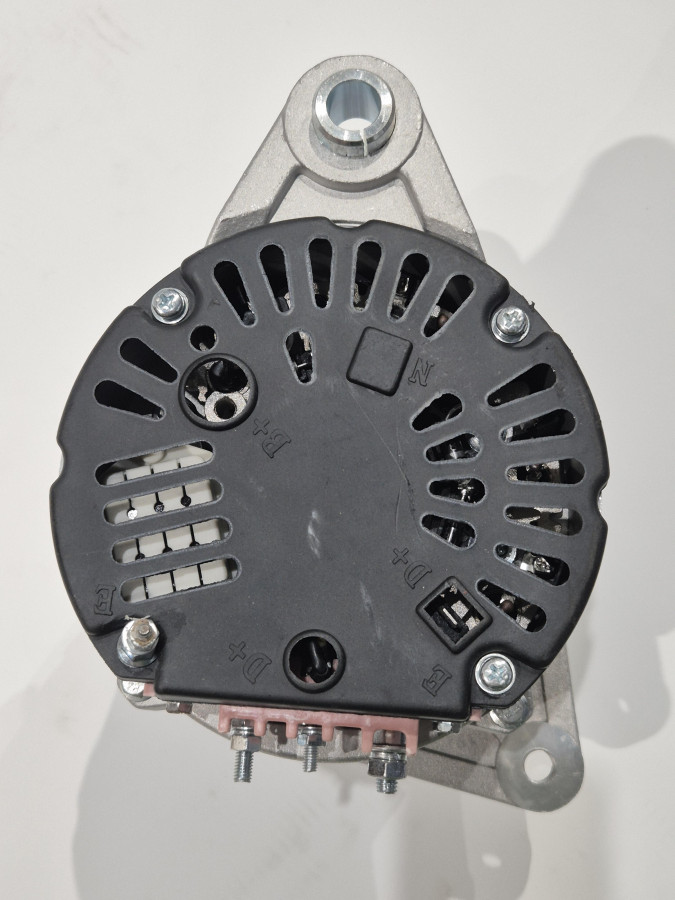 Генератор 4BTAA 28V/70A С+