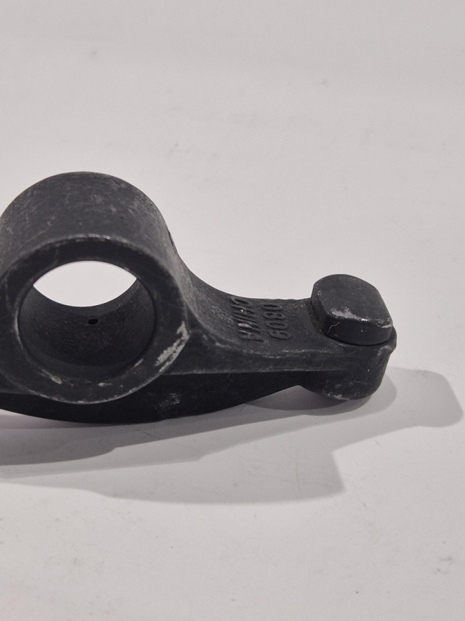 Коромысло впускного клапана 4BT