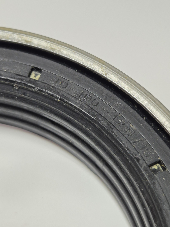 Сальник к/в передний ISF3.8/4.5,ISBe150,185,210 70*100*12,5*16 5338295 C+