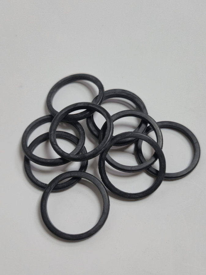 Кольцо уплотнительное форсунки охлаждения поршня ISF2.8 резин 3042543 O+