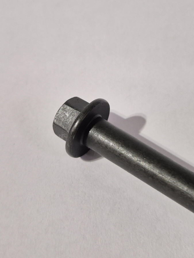 Болт крепления впускного коллектора 4ISBe O+