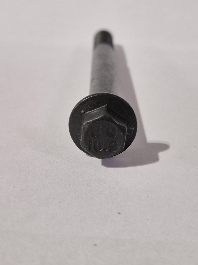 Болт крепления впускного коллектора 4ISBe O+