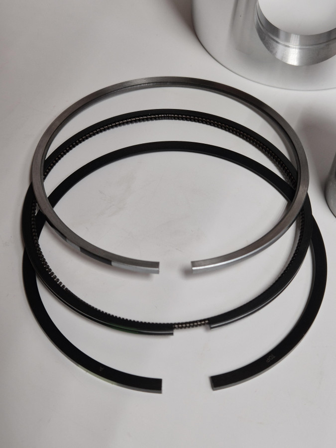 Поршень двигателя в сборе (поршень составной,палец,кольца,стоп кольца) ISLe.QSL C+