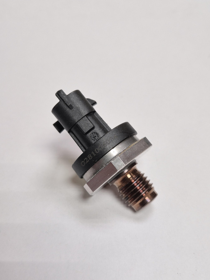 Датчик давления топлива в рампе 0281006326 ISF2.8 E3 C+