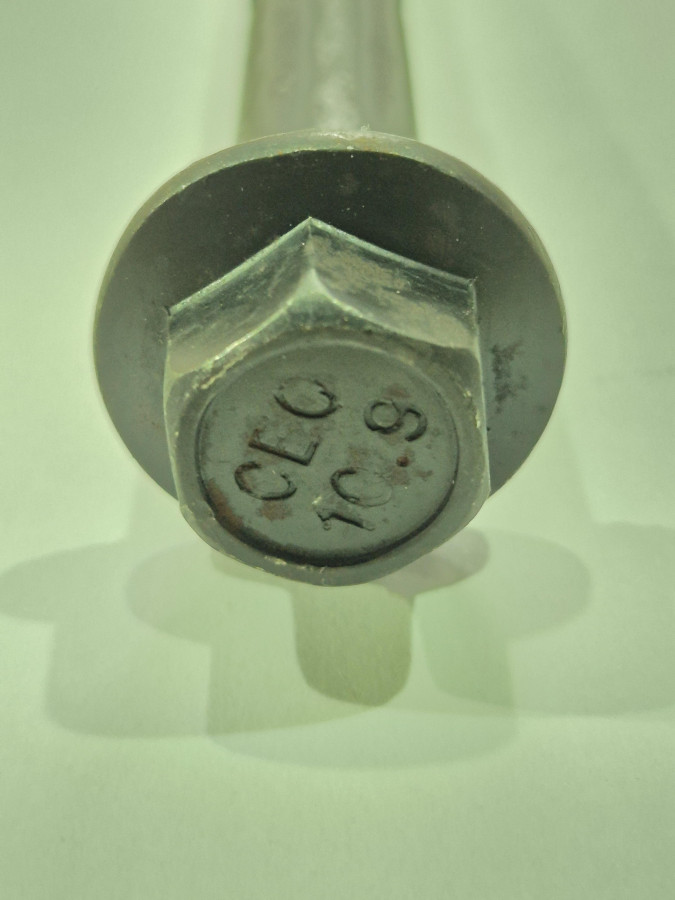 Болт крепления звездочки ГРМ ISF2.8 O+