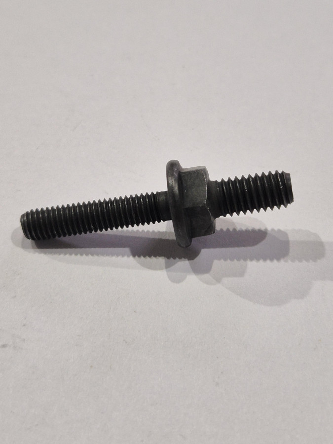 Болт впускного коллектора ISF2.8 O+