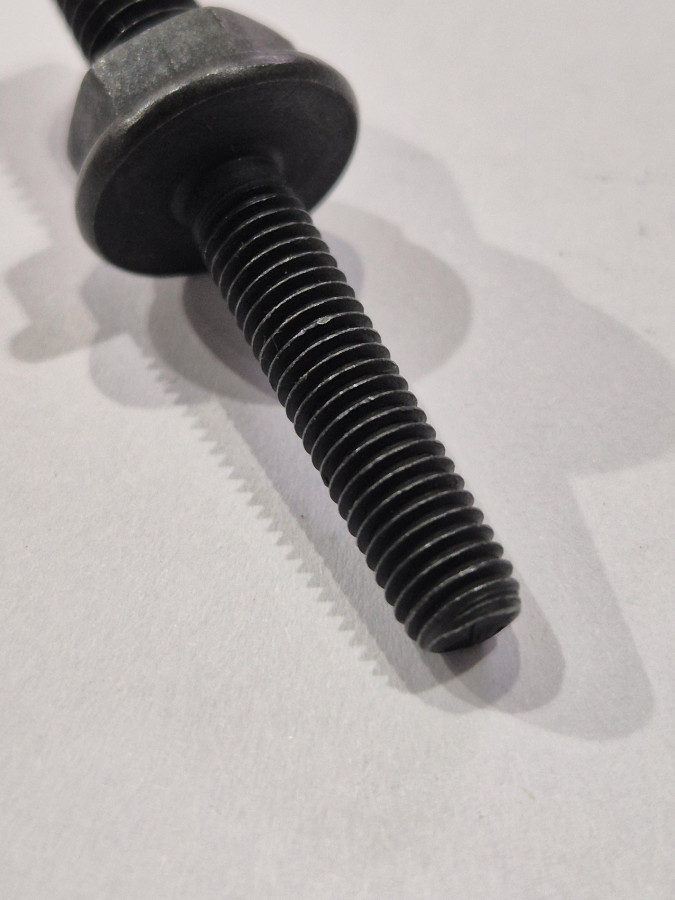 Болт впускного коллектора ISF2.8 O+