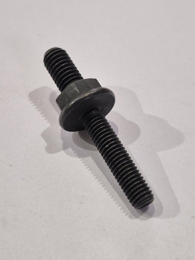 Болт впускного коллектора ISF2.8 O+