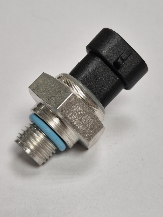 Датчик давления топлива (ISX, QSX BGe 5) 3330527/4921495/3408377 овальная фишка C+