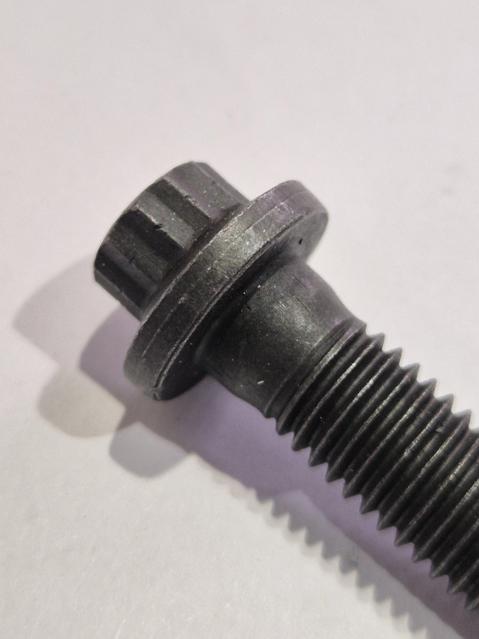 Болт крепления стартера ISF3.8,ISBe O+