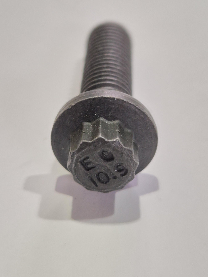 Болт крепления стартера ISF3.8,ISBe O+