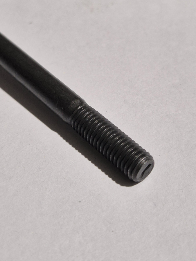 Болт крепления впускного коллектора ISF3.8 O+