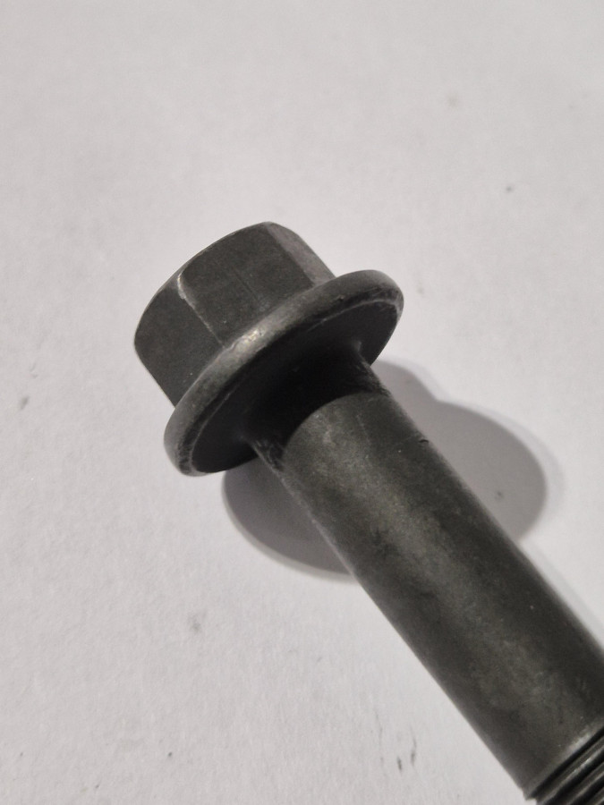 Болт шкива коленвала с фланцевой головкой ISF3.8,ISBe,ISDe,QSB M10x1.5 O+