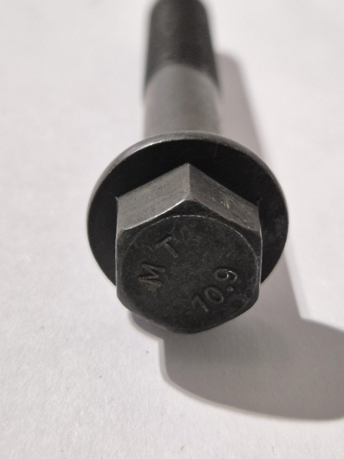 Болт шкива коленвала с фланцевой головкой ISF3.8,ISBe,ISDe,QSB M10x1.5 O+