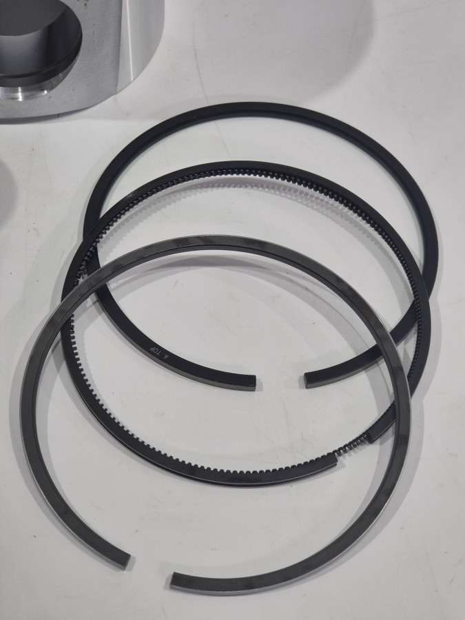 Поршень двигателя QSC 8.3L 4955190,4089813 в сборе С+