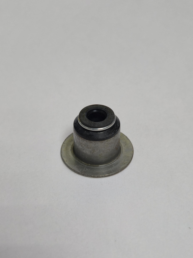 Колпачок маслоотражательный ISF2.8 C+