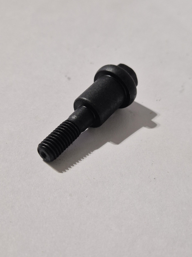 Болт крышки коренного вкладыша (бугеля) C8.3/6CT/IST/QSC