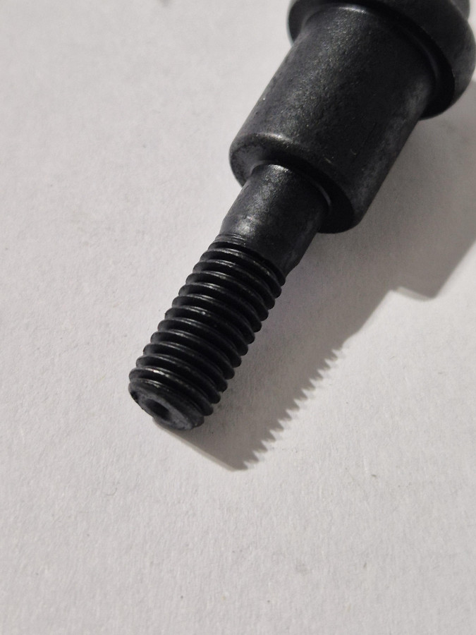 Болт крышки коренного вкладыша (бугеля) C8.3/6CT/IST/QSC