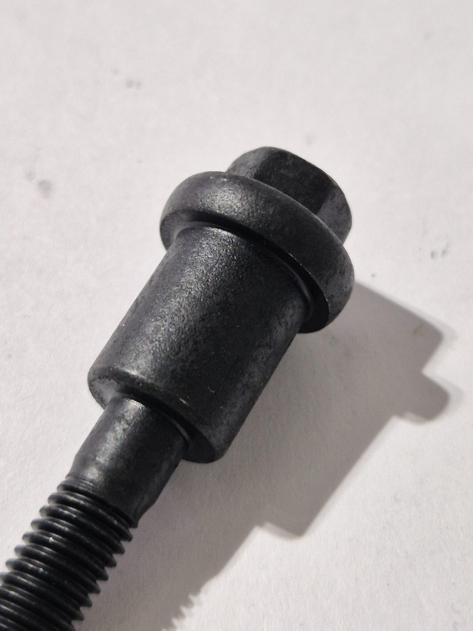 Болт крышки коренного вкладыша (бугеля) C8.3/6CT/IST/QSC