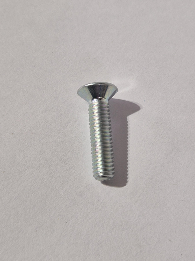 Болт крепления масляного насоса G21A O+