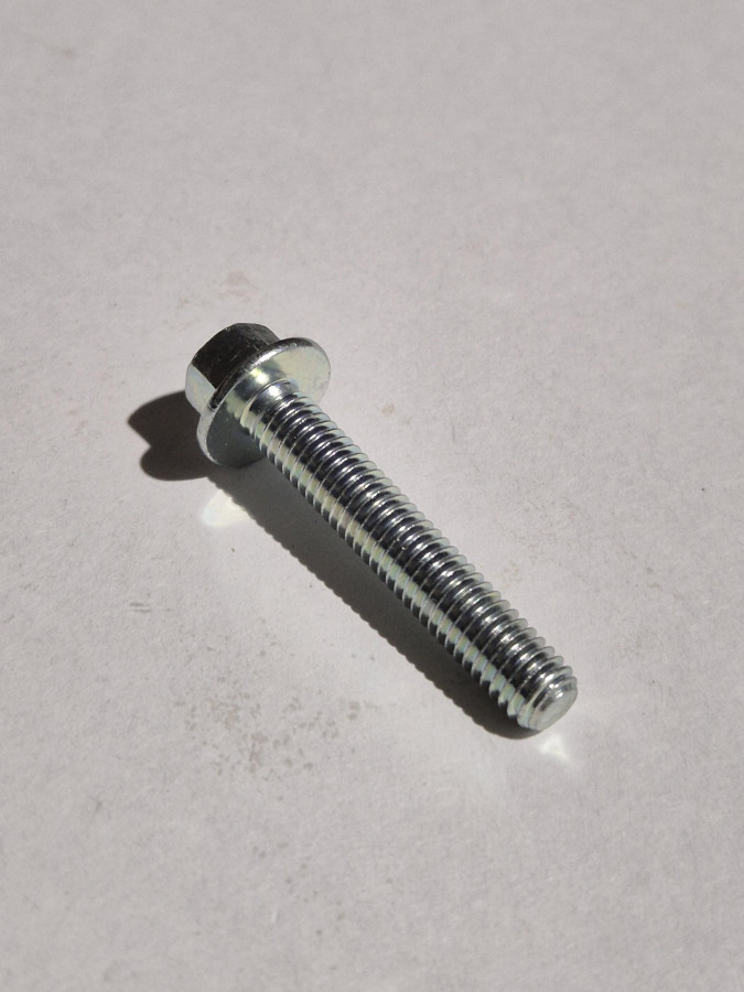 Болт крепления маслоприемника к масляному насосу G21A O+