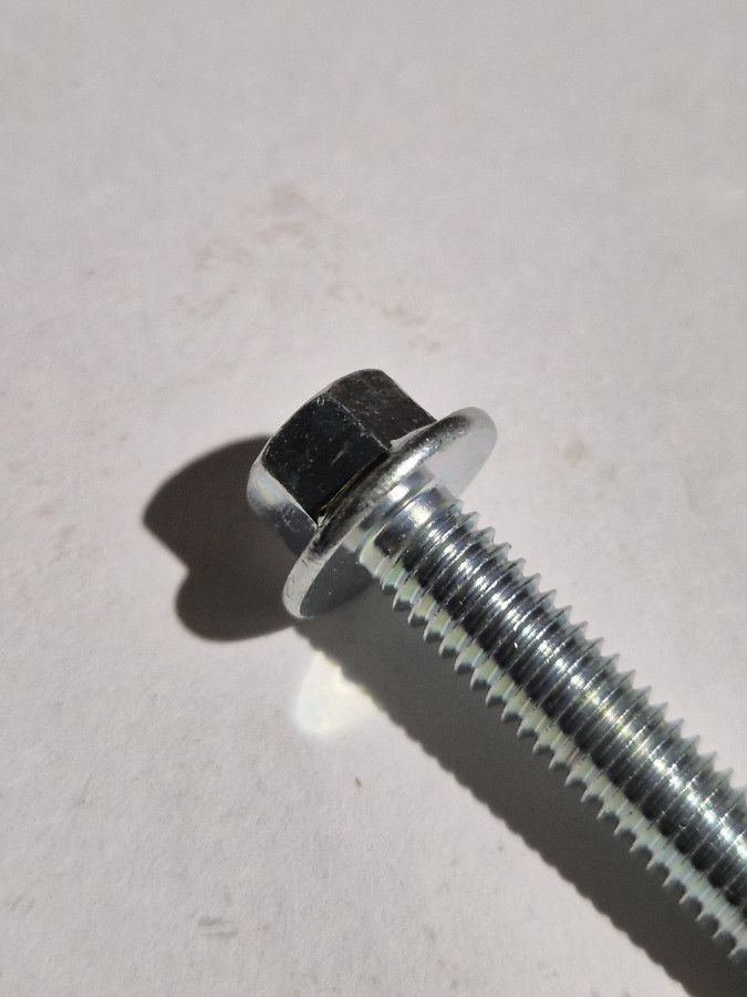 Болт крепления маслоприемника к масляному насосу G21A O+