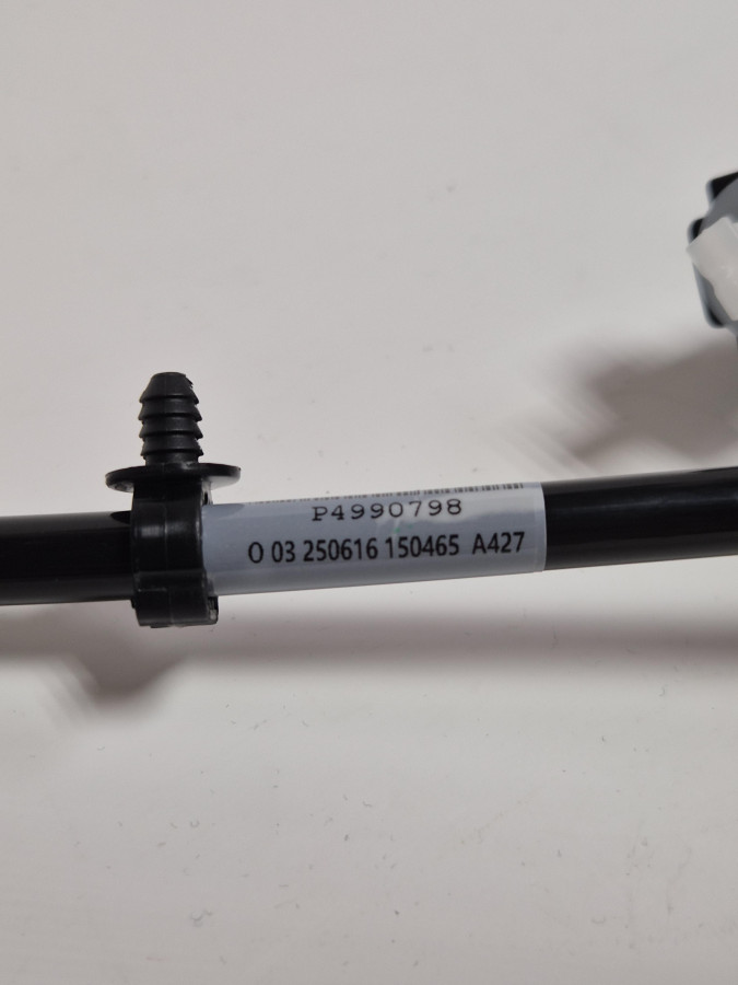 Трубка слива (обратки) топлива с рампы ISF 3.8 5270253 O+